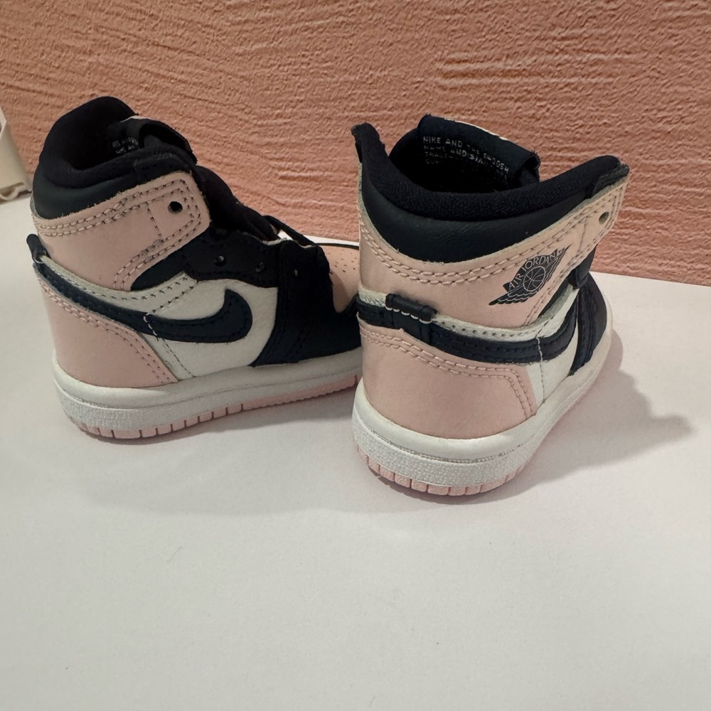 Nike Air Jordan 1 Retro High OG "Atmosphere Bubble gum - Picture 3 of 12
